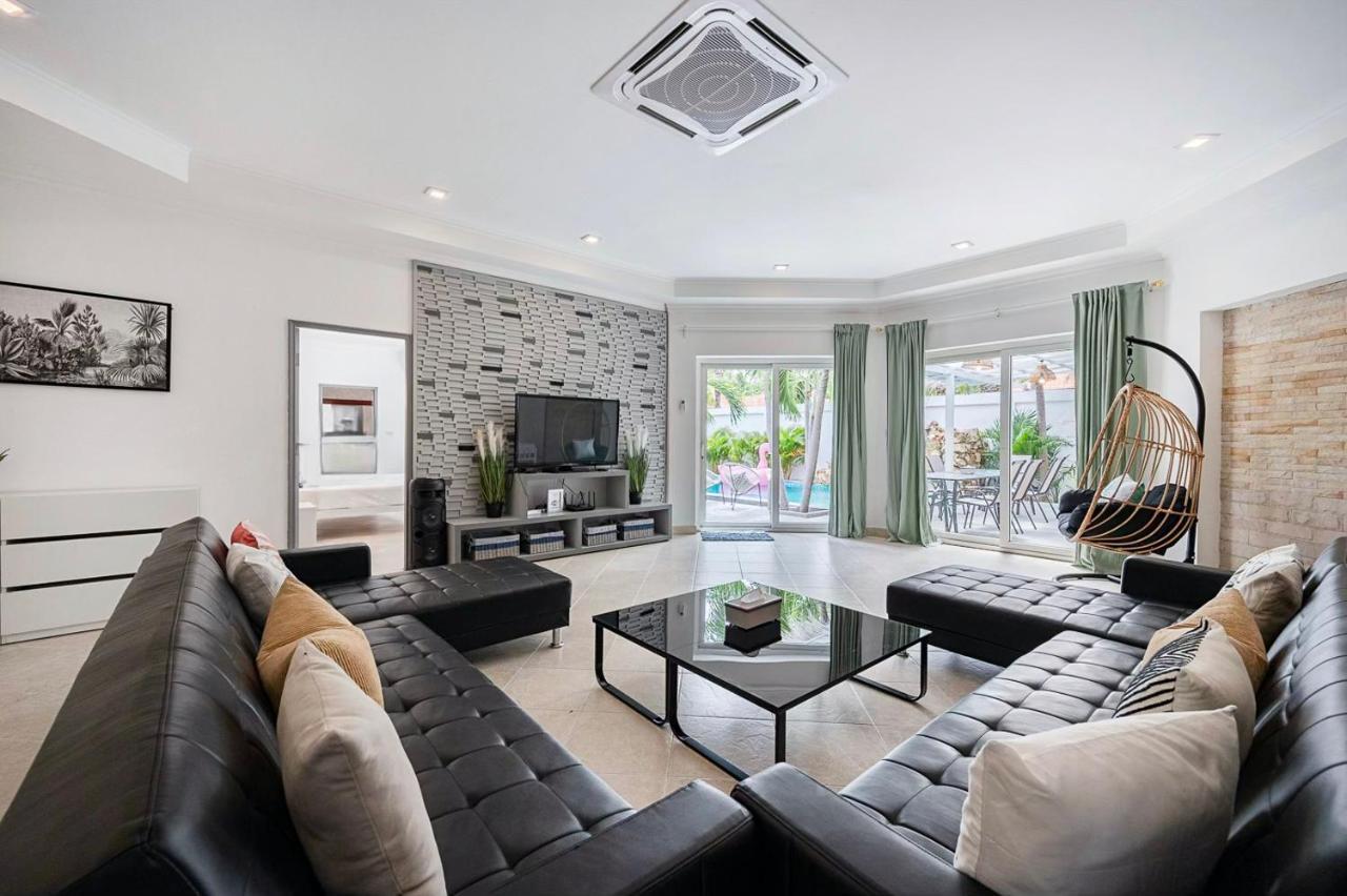 Majestic Residence Pool Villa 4 Bedrooms Private Beach Pattaya Exterior photo